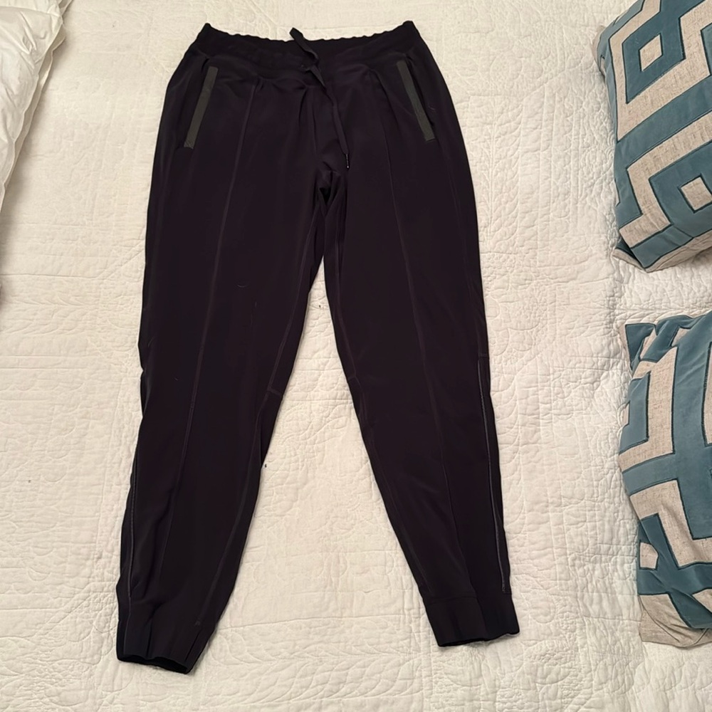 Lululemon joggers size 8